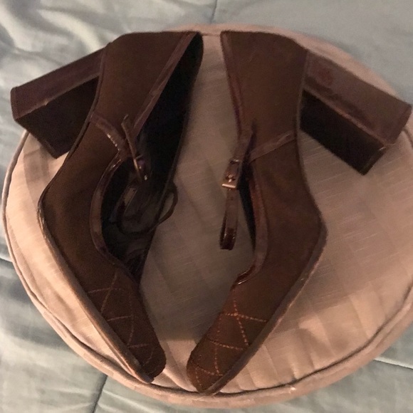 Martinez Valero, Brown Fabric Mary Janes w/3.5” patent leather heel & strap. 7 - Picture 2 of 2